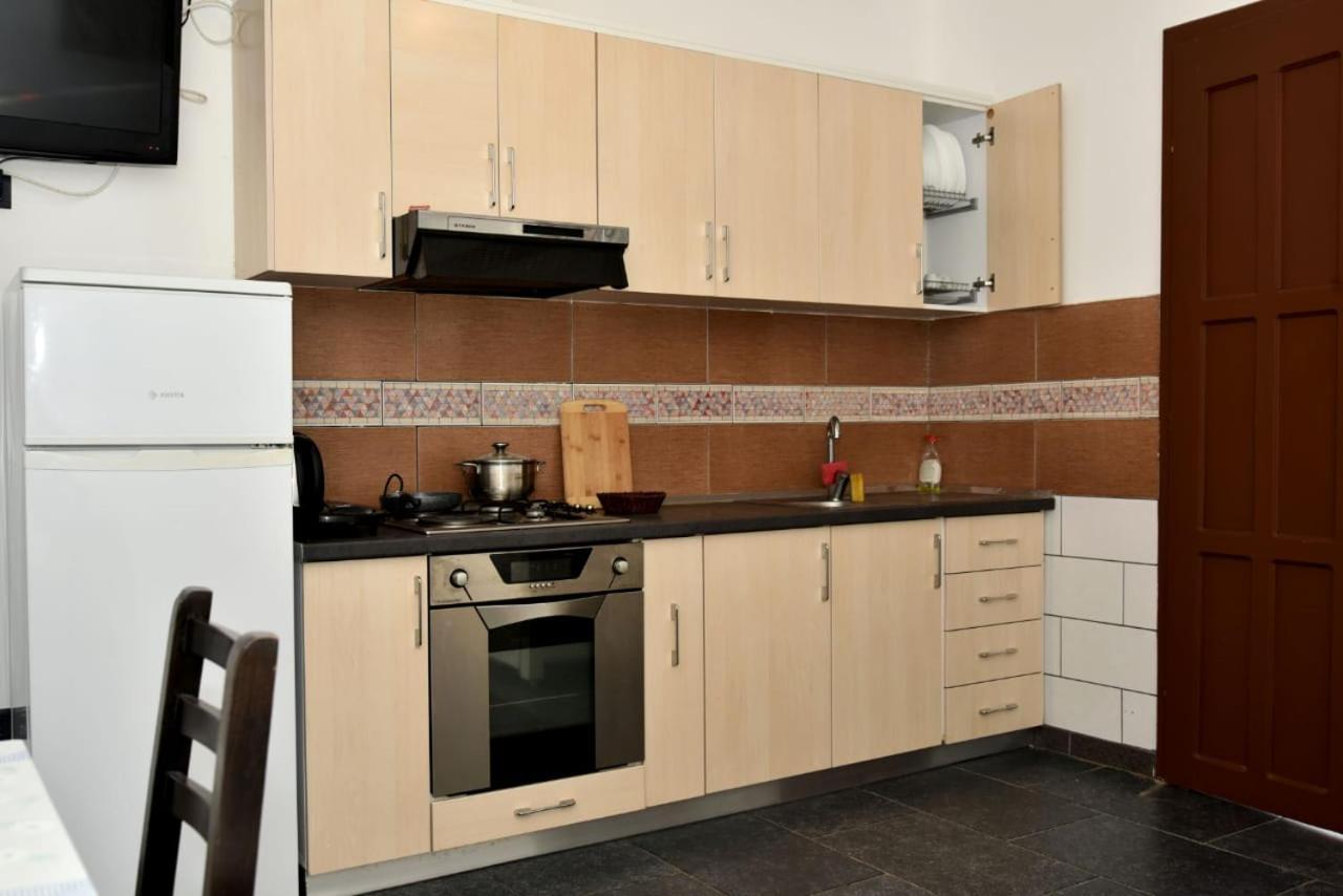 Villas Apartments Shahaj Влёра Экстерьер фото